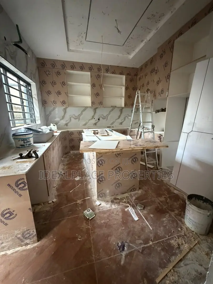 5bdrm Duplex in Adeniyi Jones for sale in Adeniyi Jones