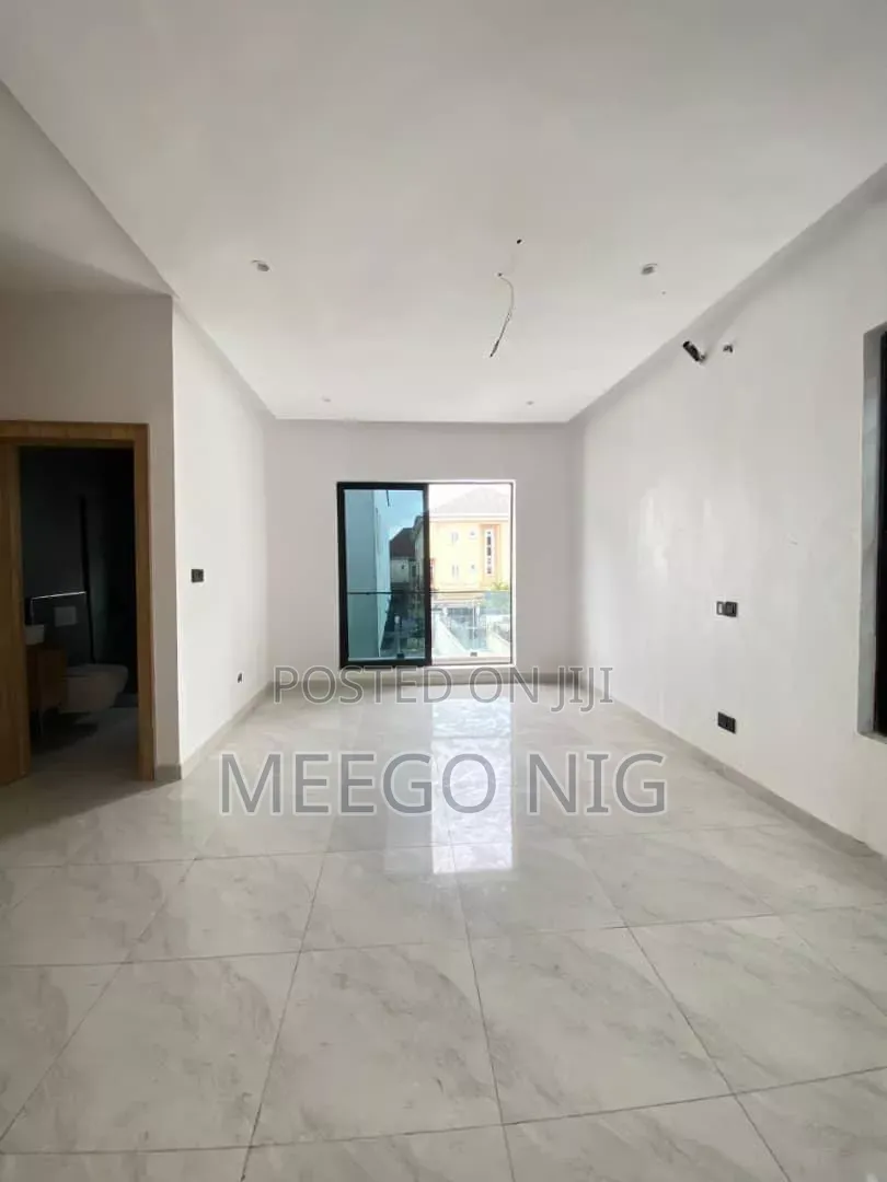 4bdrm Duplex in Chevron Lekki for sale in Chevron