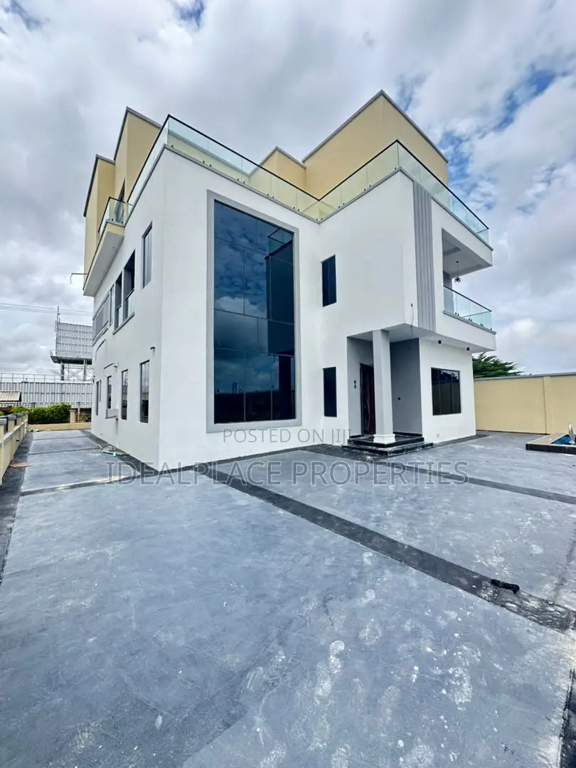 5bdrm Duplex in Lekki for sale in Lekki