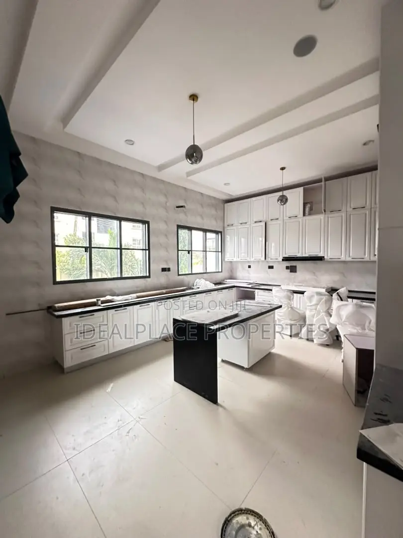 5bdrm Duplex in Lekki for sale in Lekki