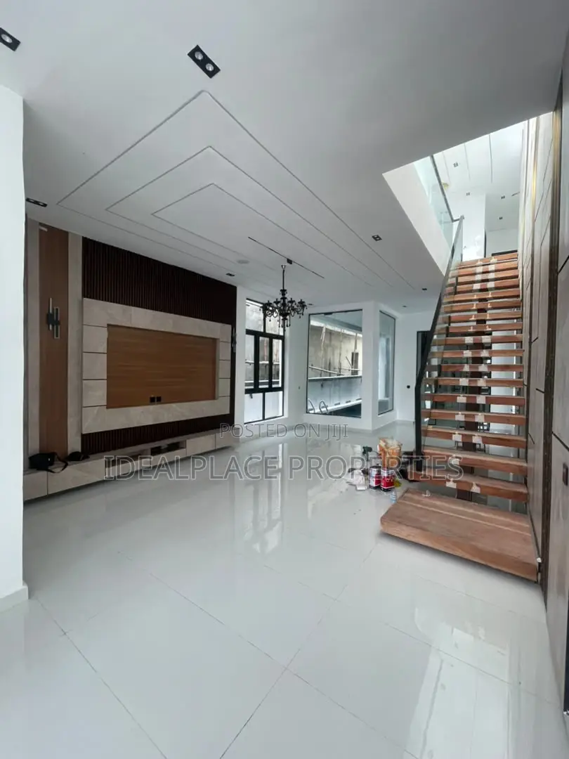 5bdrm Duplex in Ikota for sale in Ikota