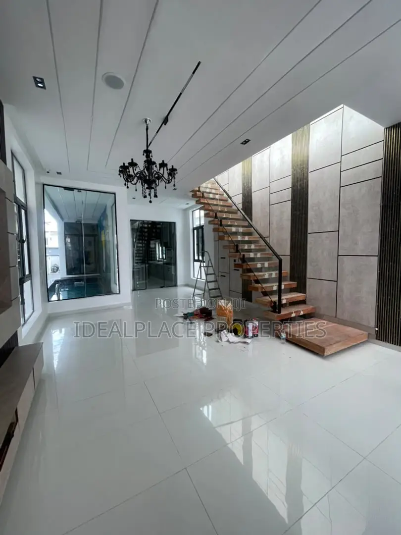 5bdrm Duplex in Ikota for sale in Ikota
