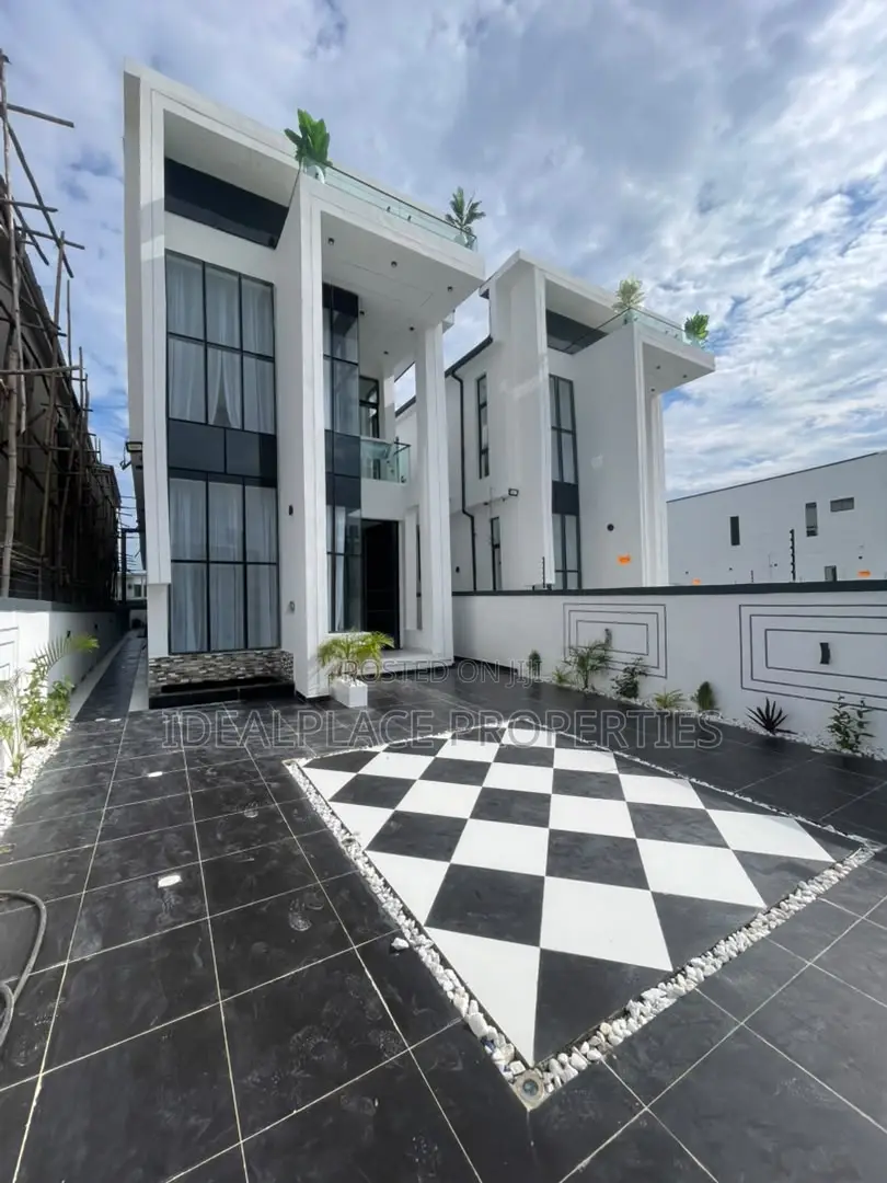 5bdrm Duplex in Ikota for sale in Ikota