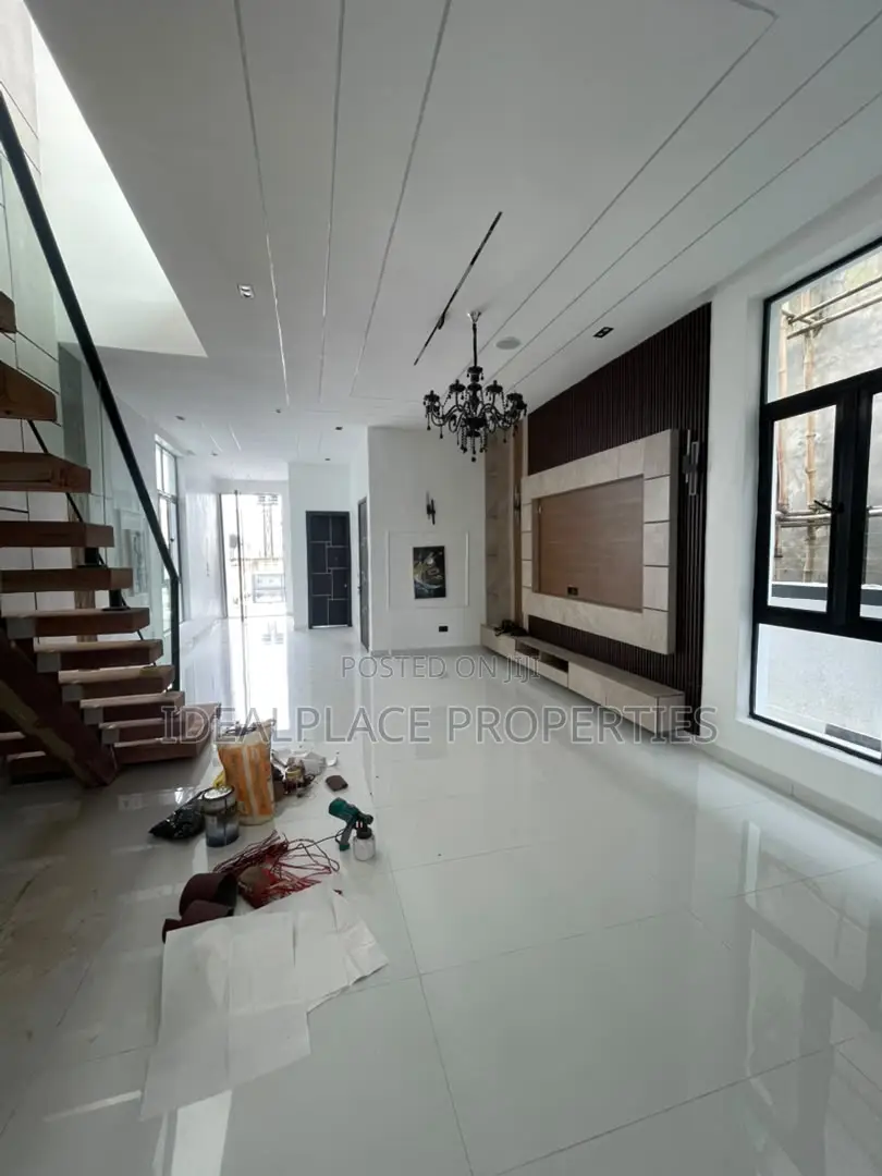 5bdrm Duplex in Ikota for sale in Ikota