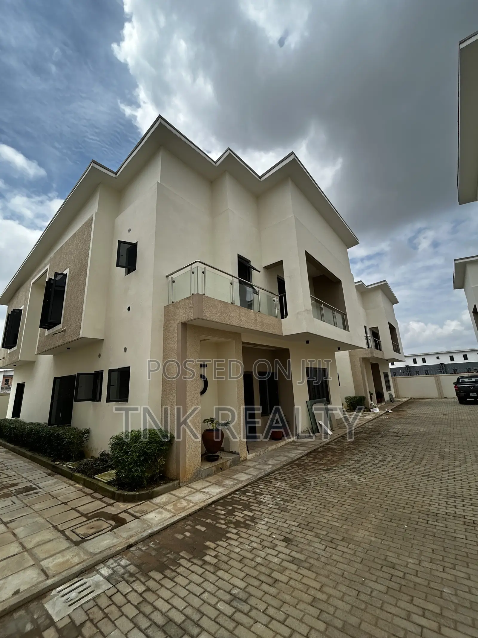 Newly Built 5bedroom Duplex for Sale in Jahi