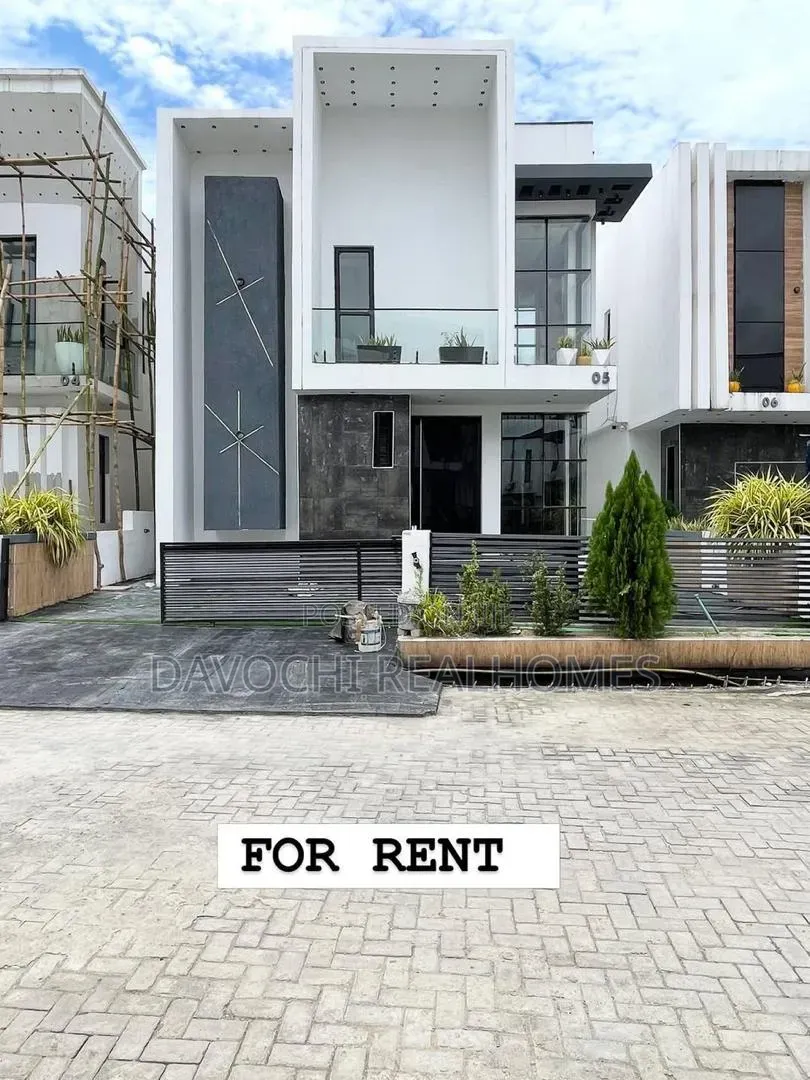 5bdrm Duplex in Chevron for rent in Chevron
