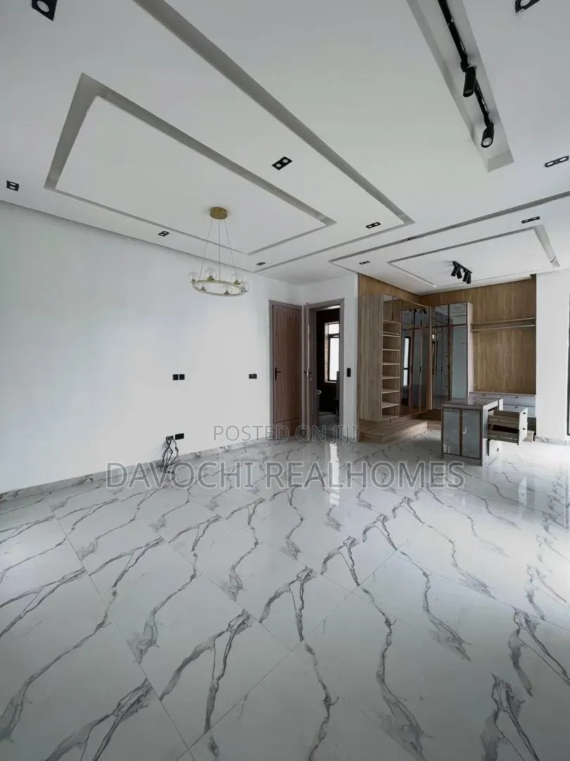 5bdrm Duplex in Chevron for rent in Chevron