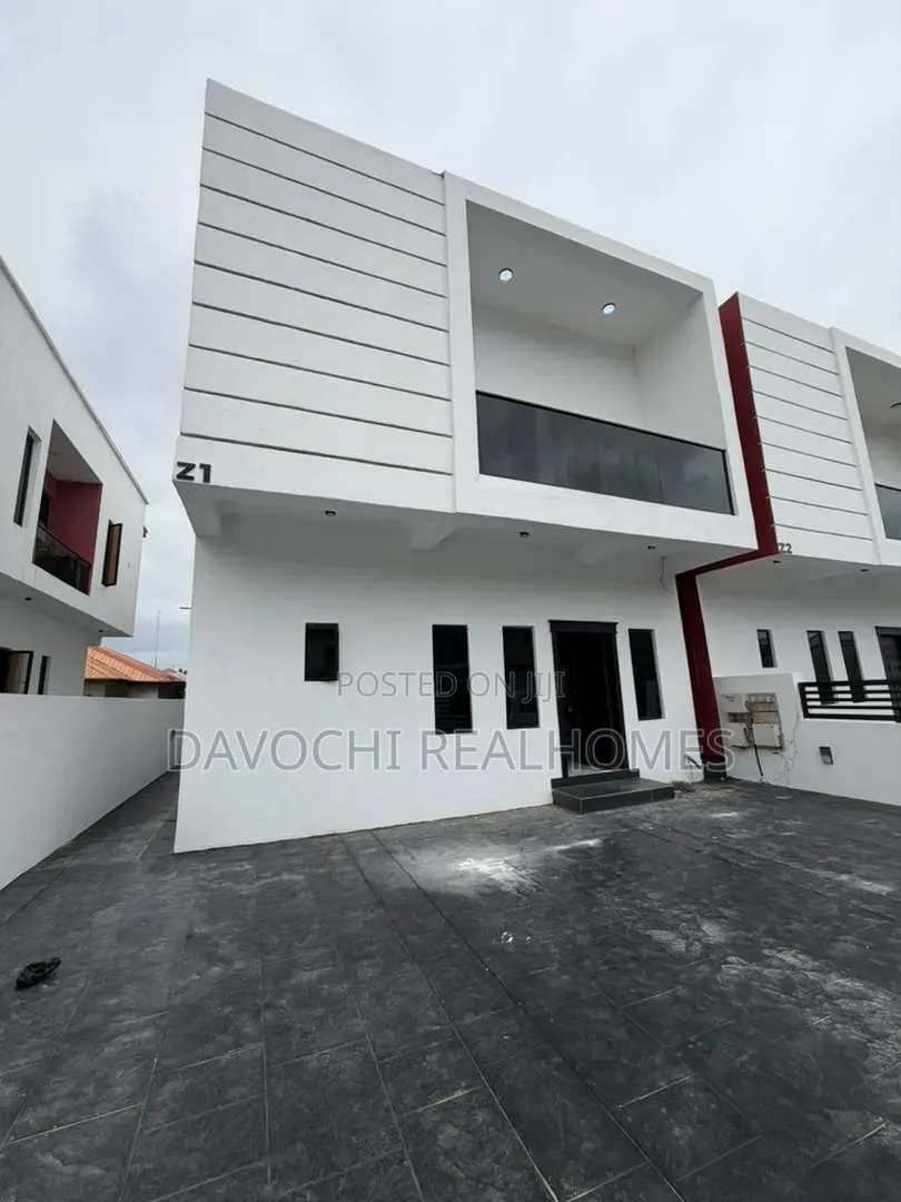 4bdrm Duplex in Chevron for rent in Chevron