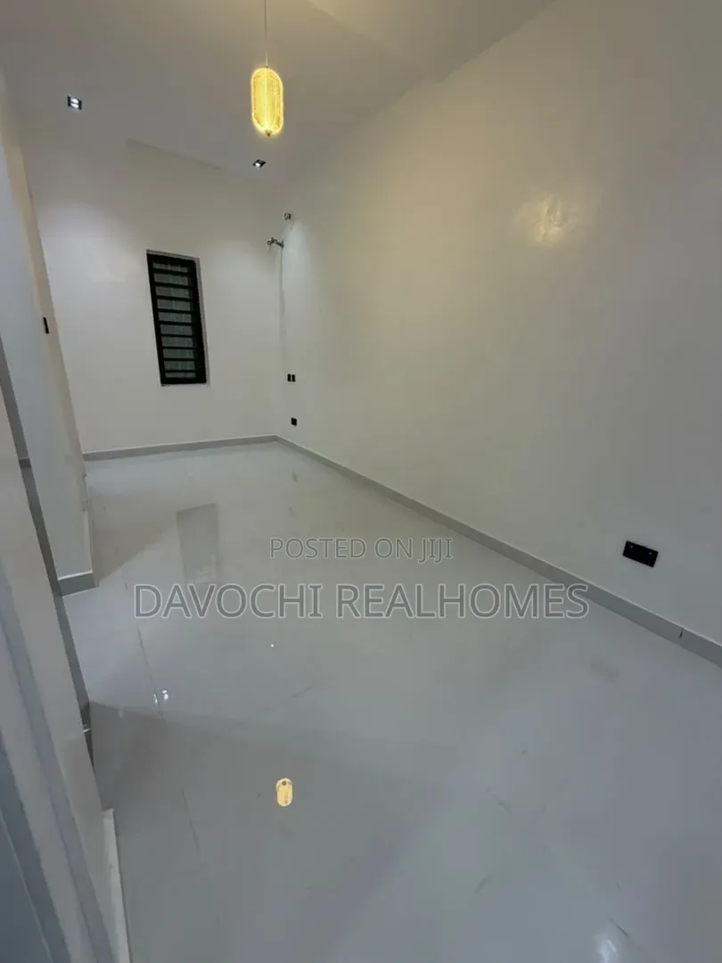 4bdrm Duplex in Chevron for rent in Chevron