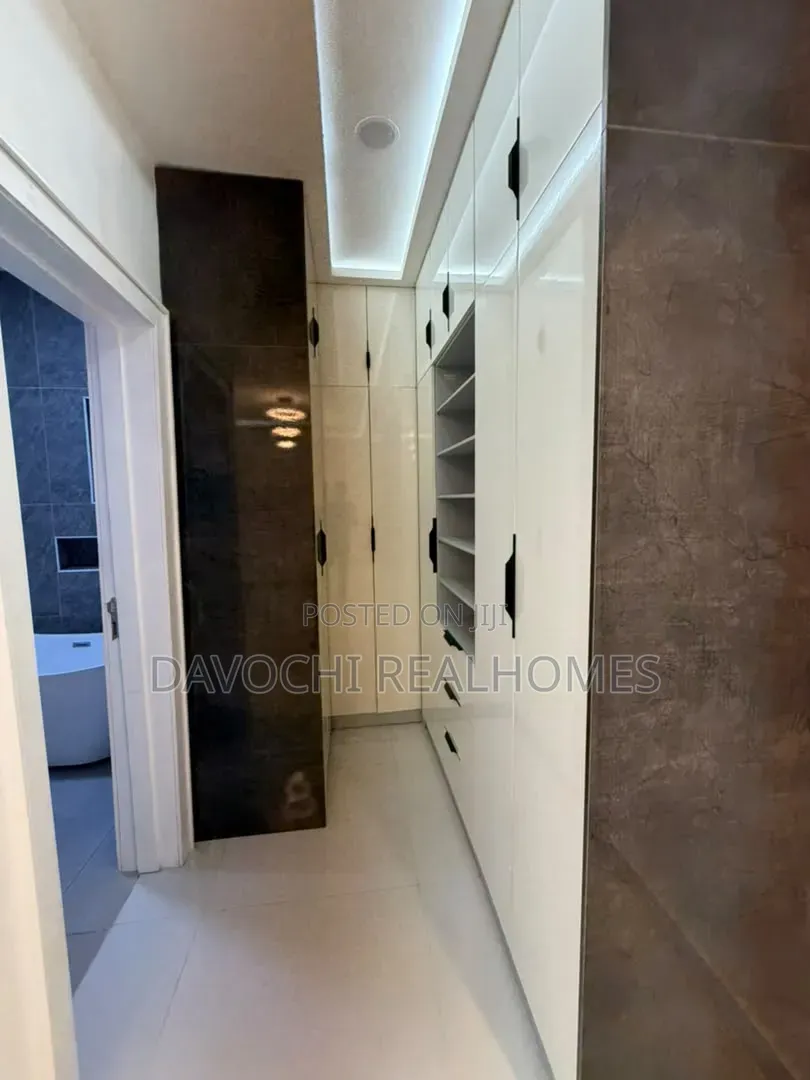 4bdrm Duplex in Chevron for rent in Chevron
