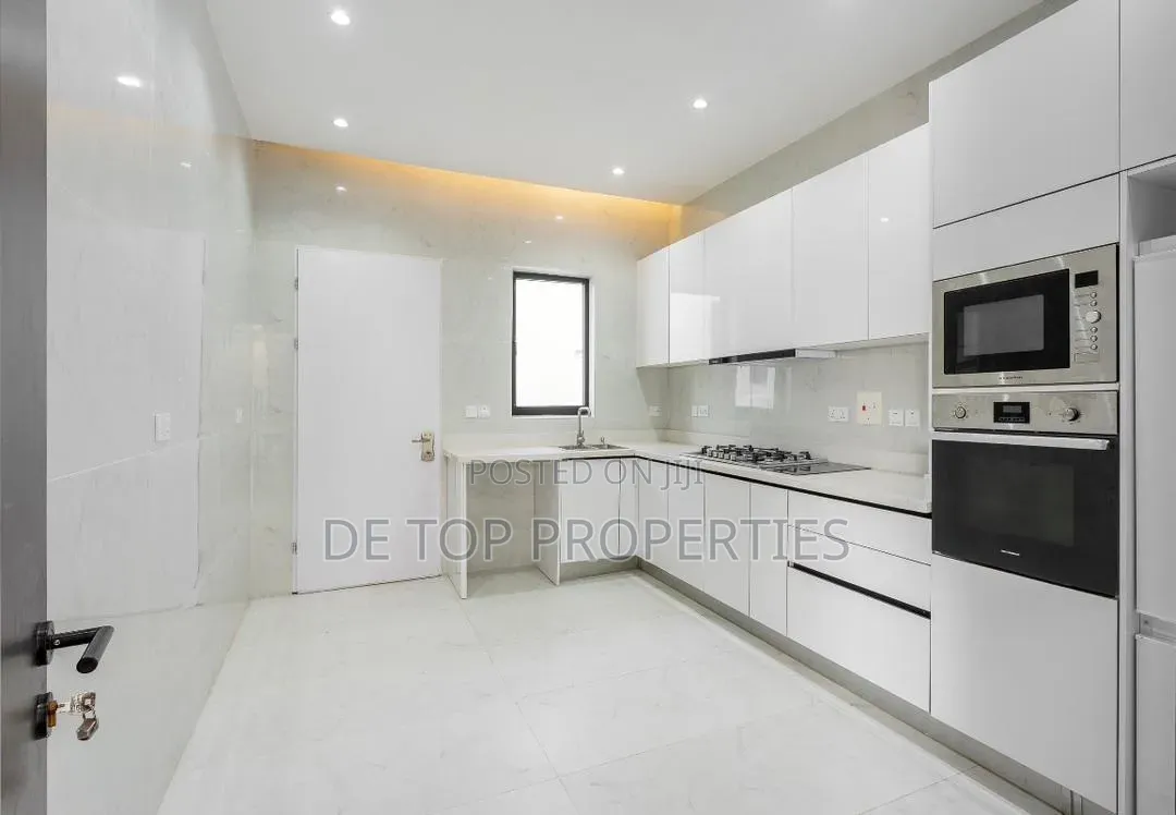 4bdrm Duplex in Chevron Lekki for sale in Chevron
