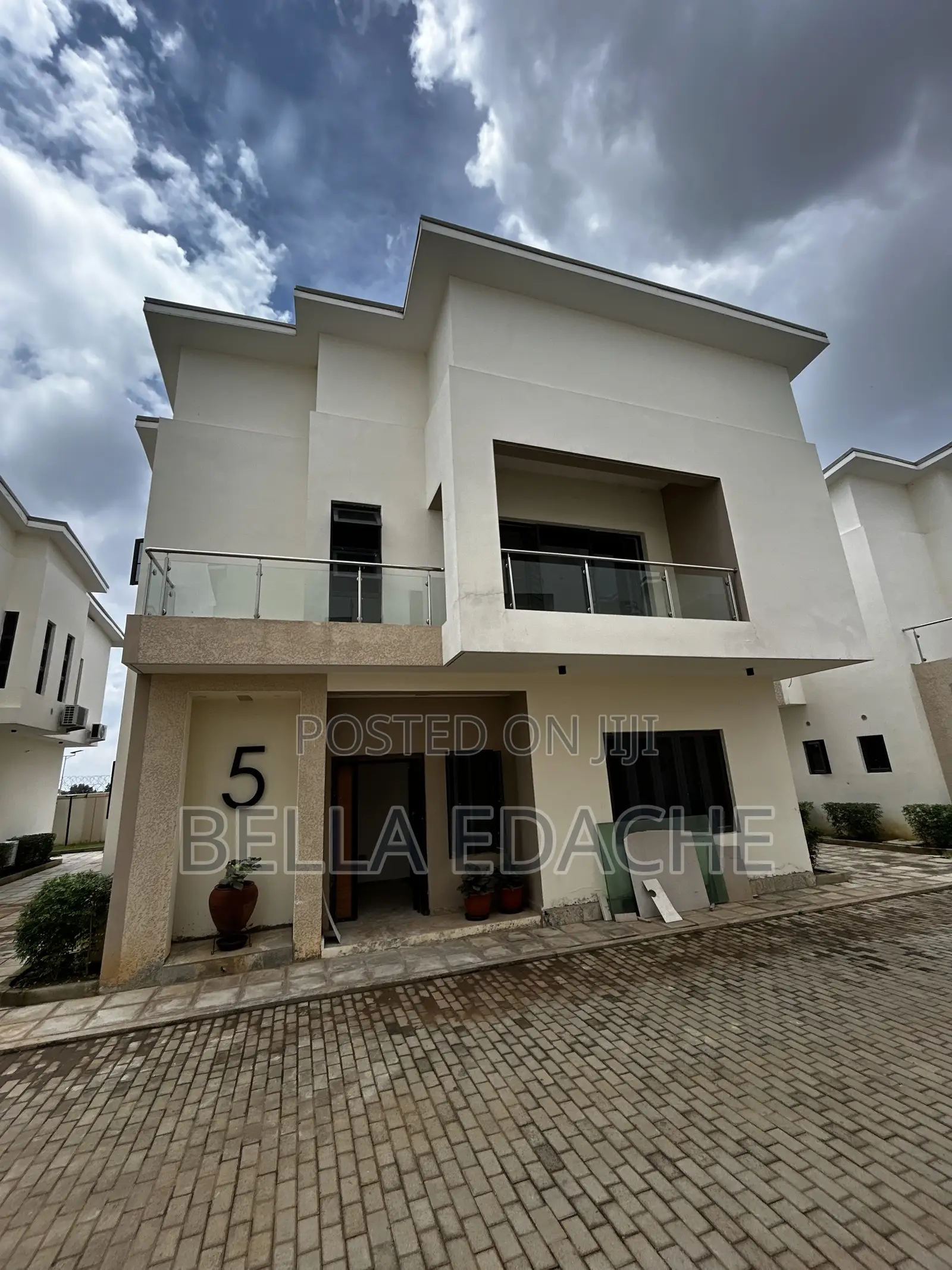 5bdrm Duplex in Jahi for sale in Jahi