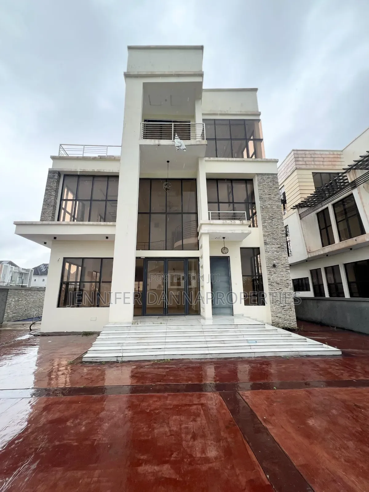 4bdrm Duplex in Lekki Phase 2 for sale in Lekki Phase 2