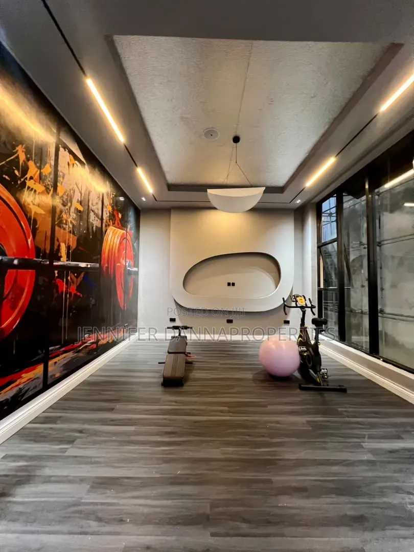 5bdrm Mansion in Osapa london for sale in Osapa london