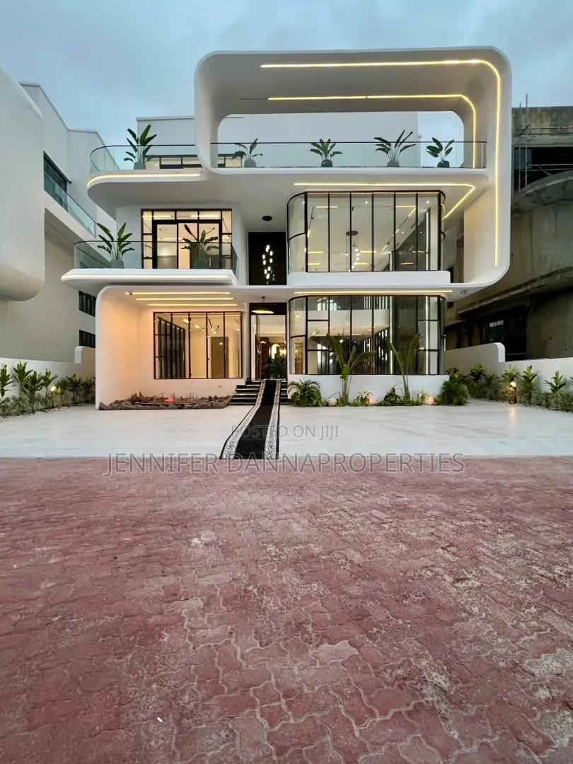 5bdrm Mansion in Osapa london for sale in Osapa london