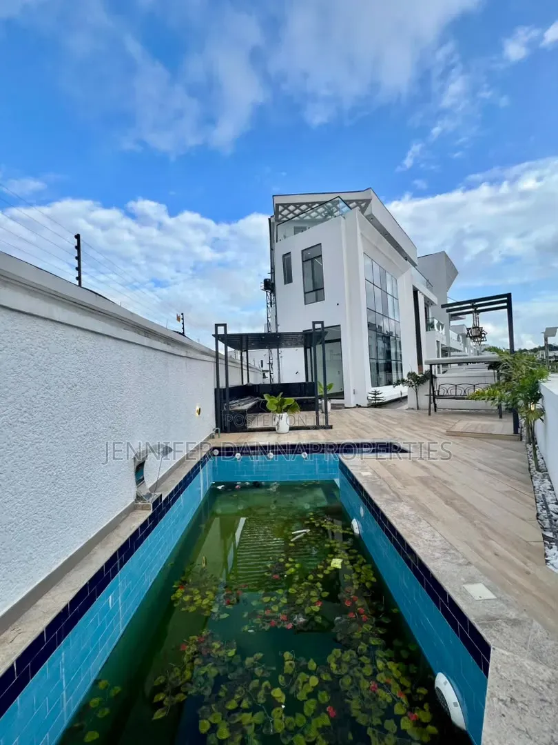 5bdrm Duplex in Chevron for sale in Chevron