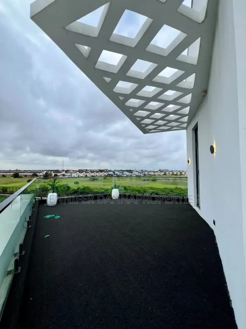 5bdrm Duplex in Chevron for sale in Chevron