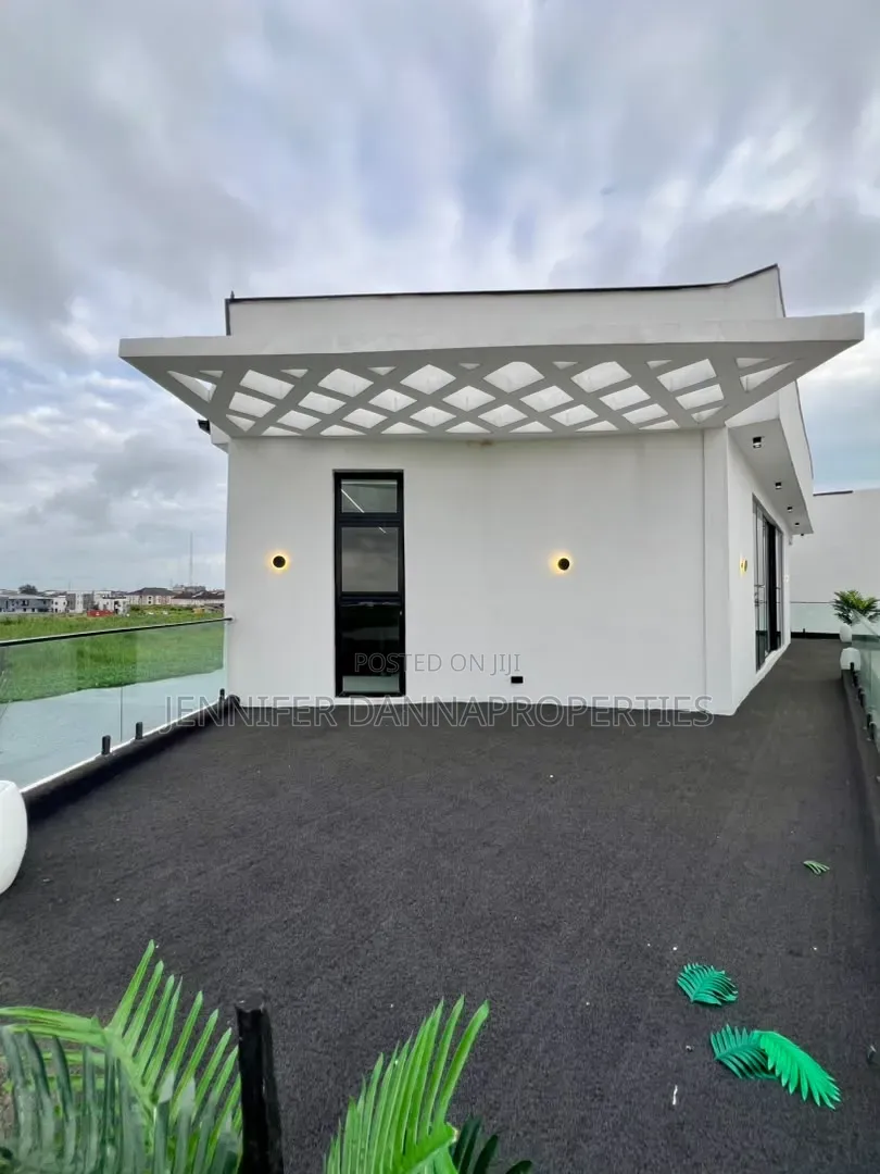 5bdrm Duplex in Chevron for sale in Chevron