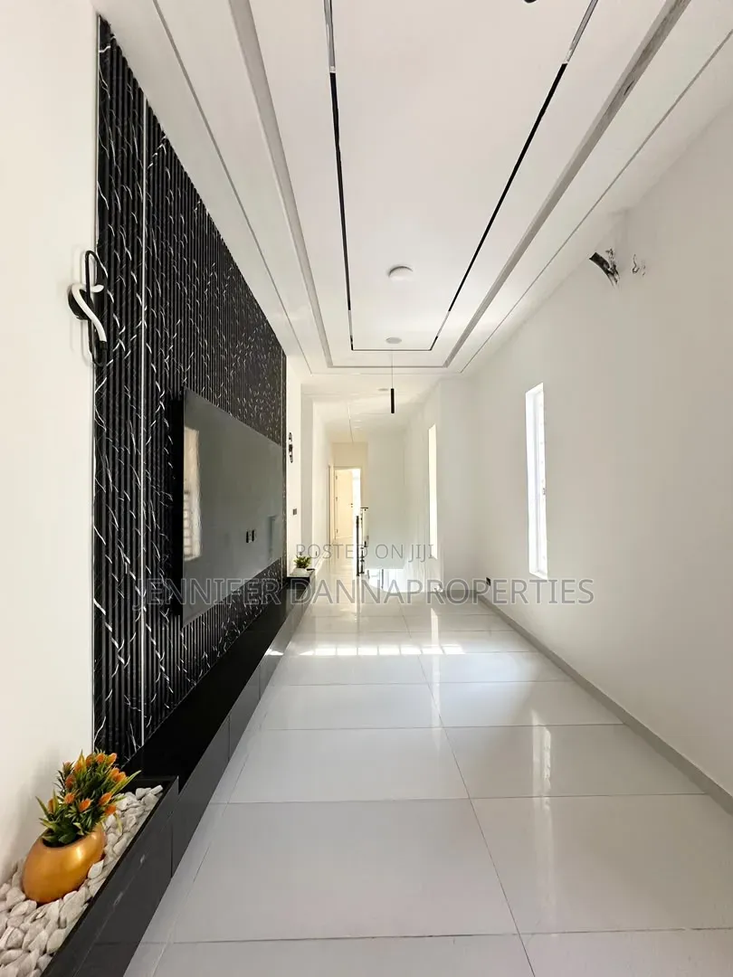 5bdrm Duplex in Ologolo for sale in Ologolo