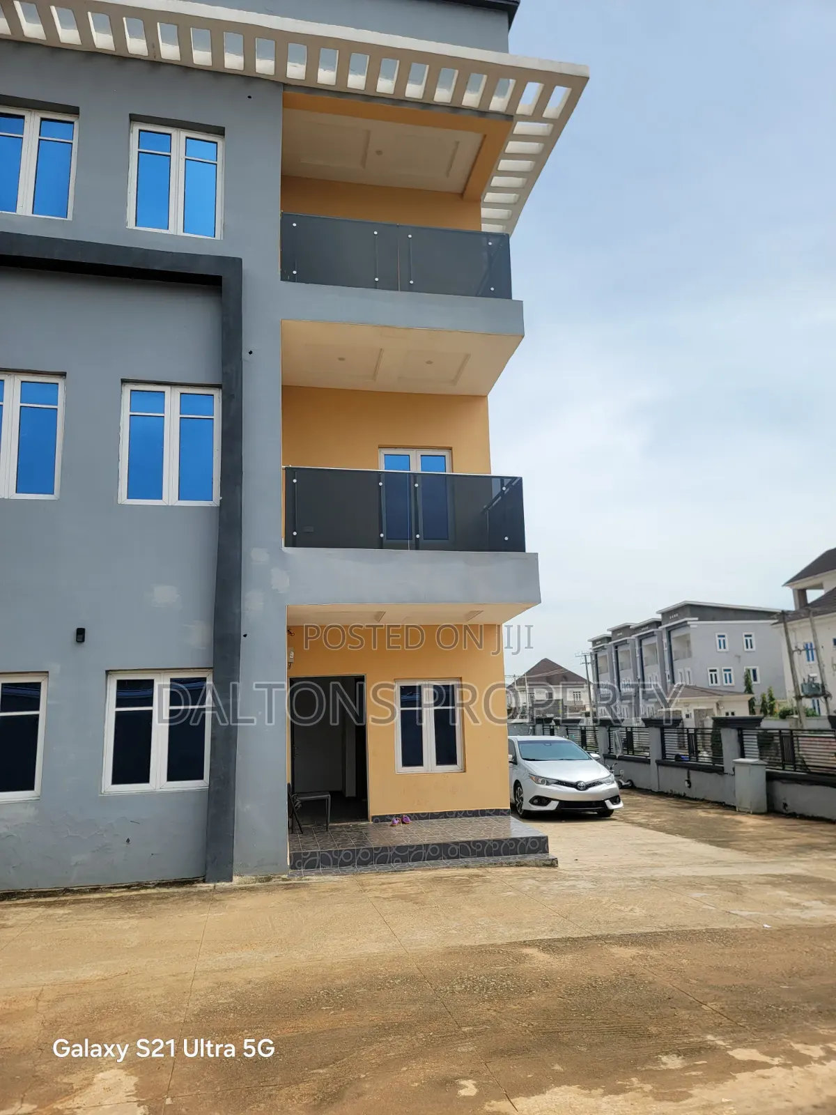 4bdrm Duplex in Dape Lifecamp, Mbora for sale in Mbora