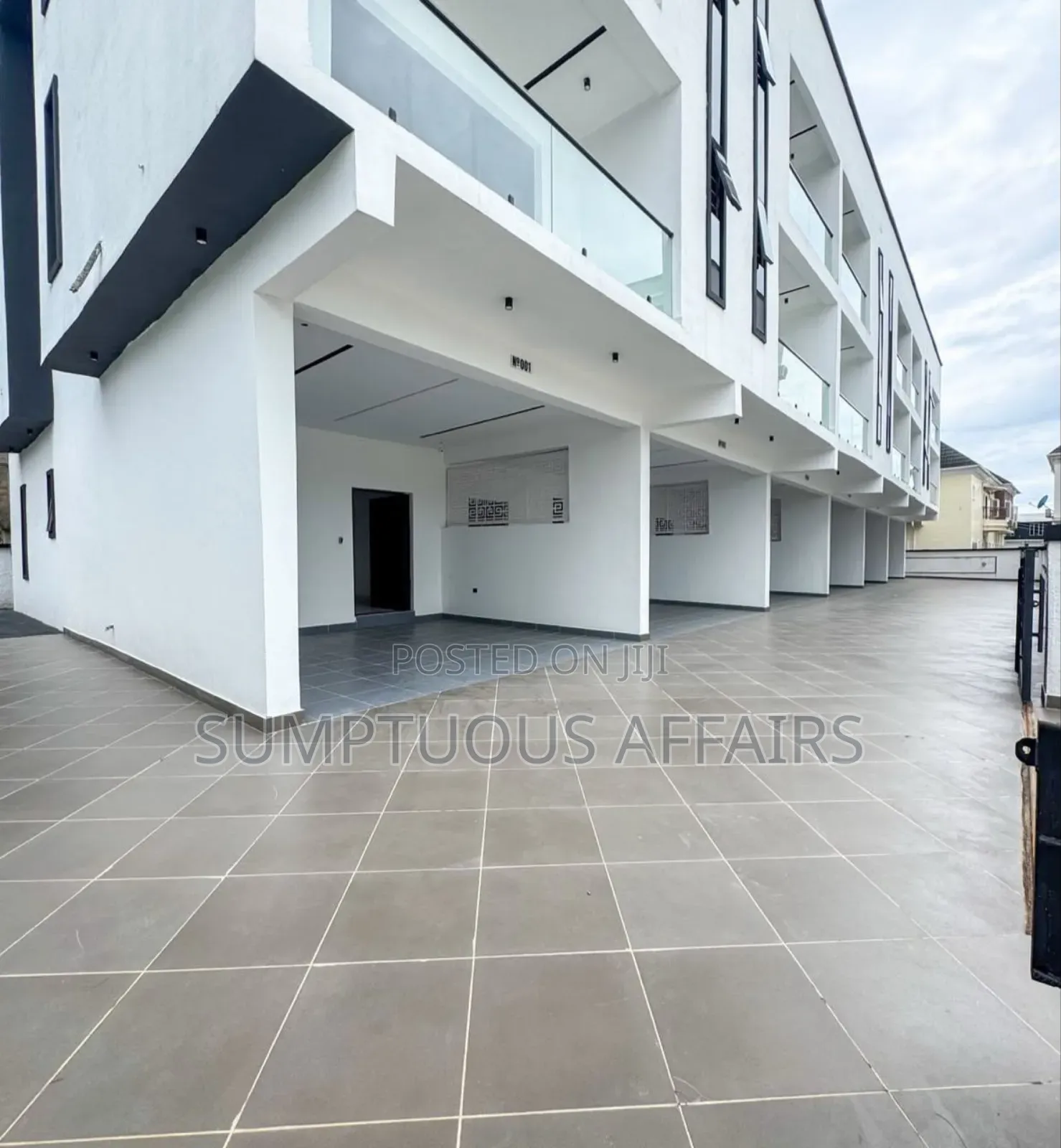 4bdrm Townhouse/Terrace in Chevron, Idado for sale in Idado