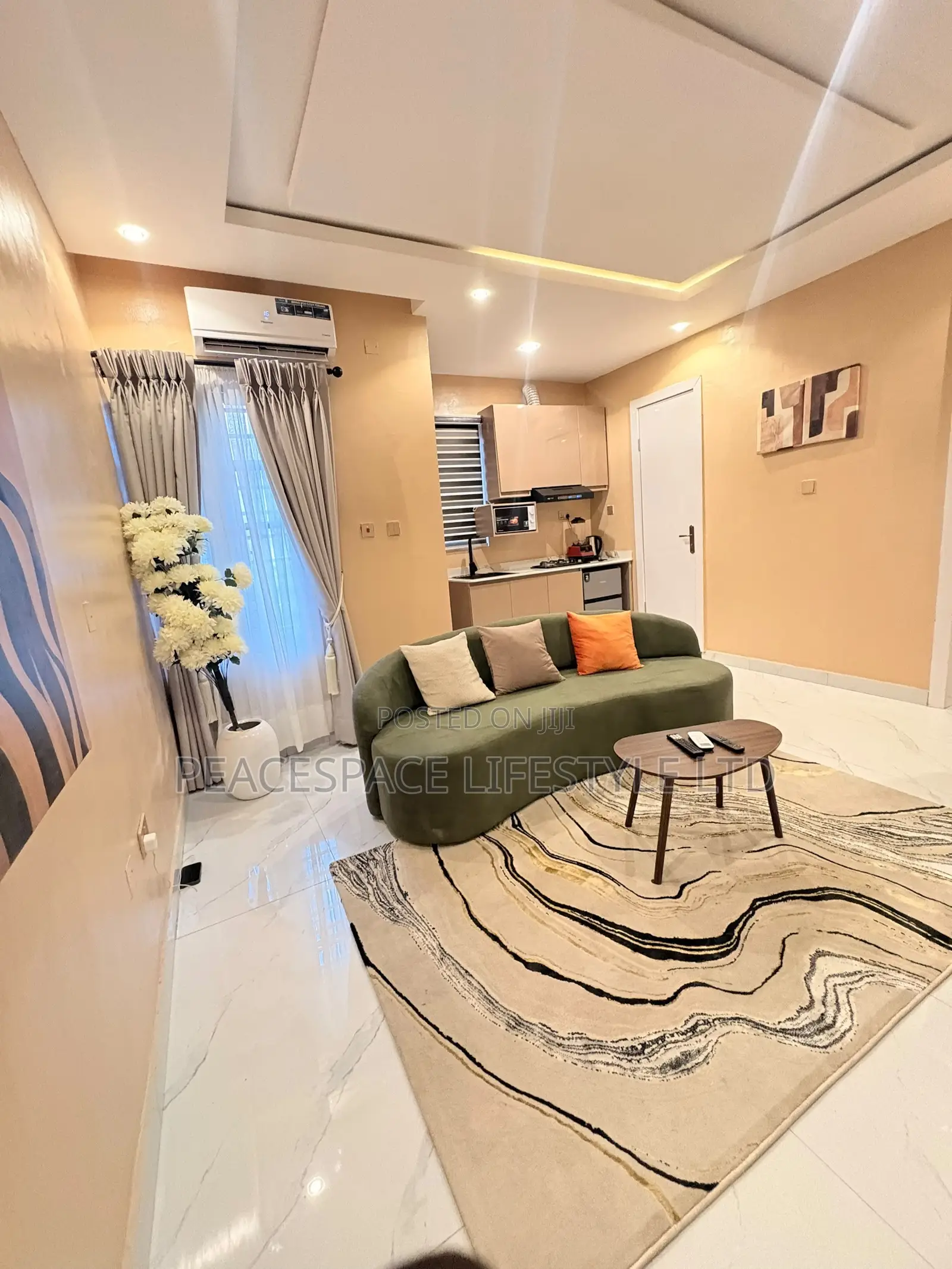 New Cozy 1-Bedroom With Balcony Yaba in Sabo / Yaba