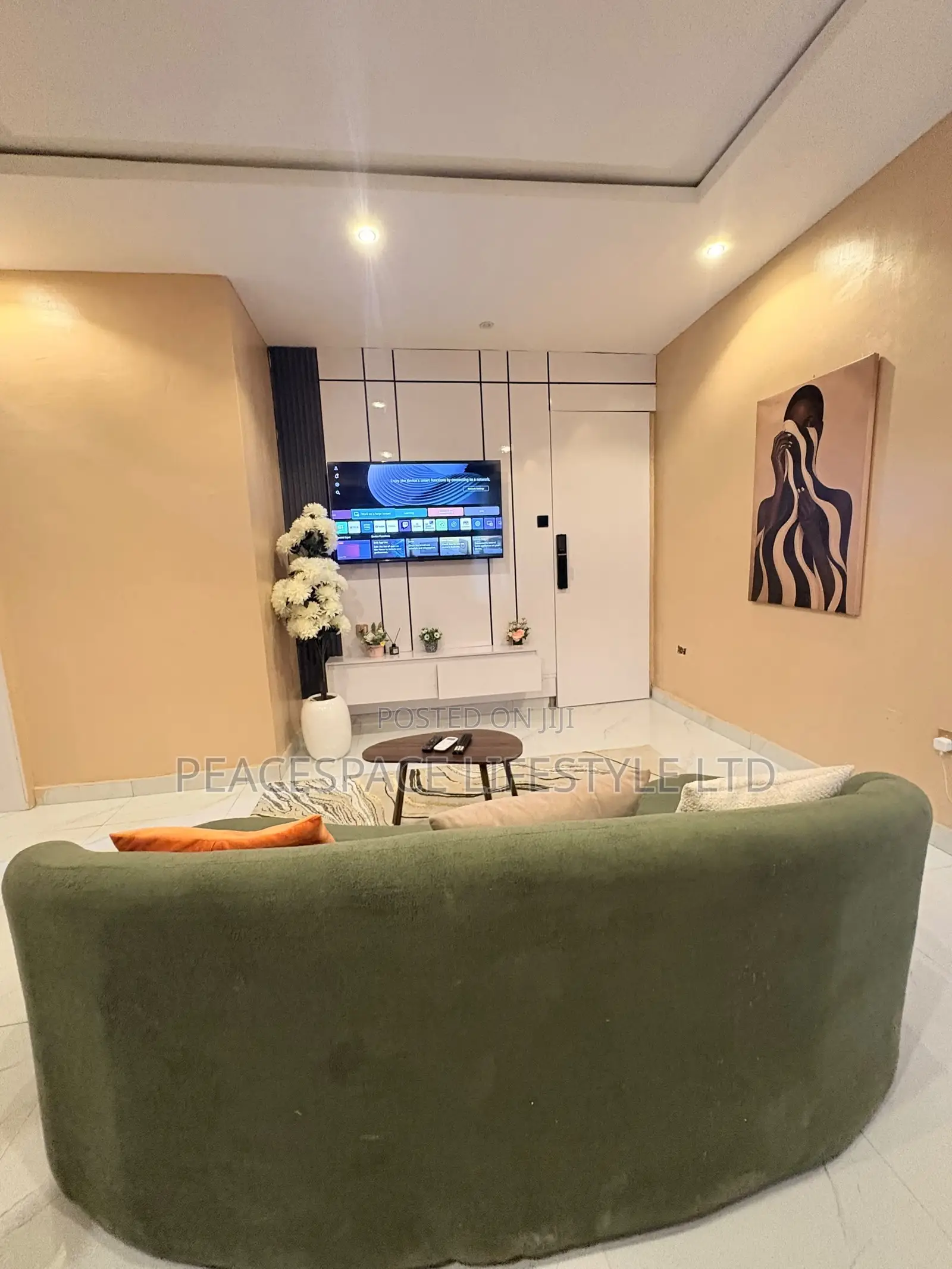 New Cozy 1-Bedroom With Balcony Yaba in Sabo / Yaba