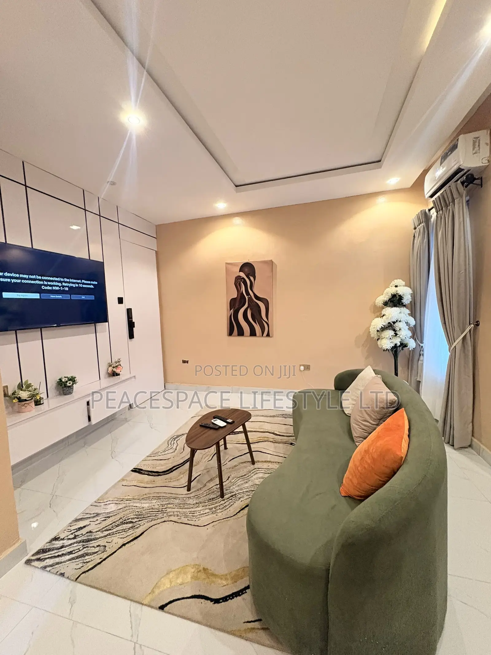 New Cozy 1-Bedroom With Balcony Yaba in Sabo / Yaba