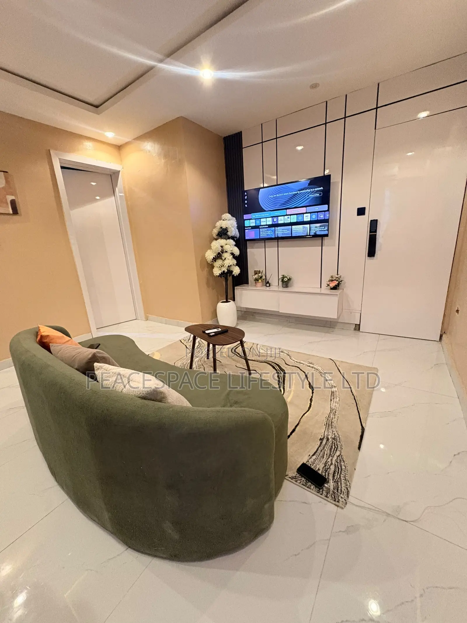 New Cozy 1-Bedroom With Balcony Yaba in Sabo / Yaba