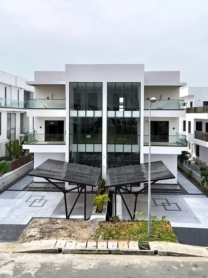 5bdrm Duplex in Ikate for sale in Ikate
