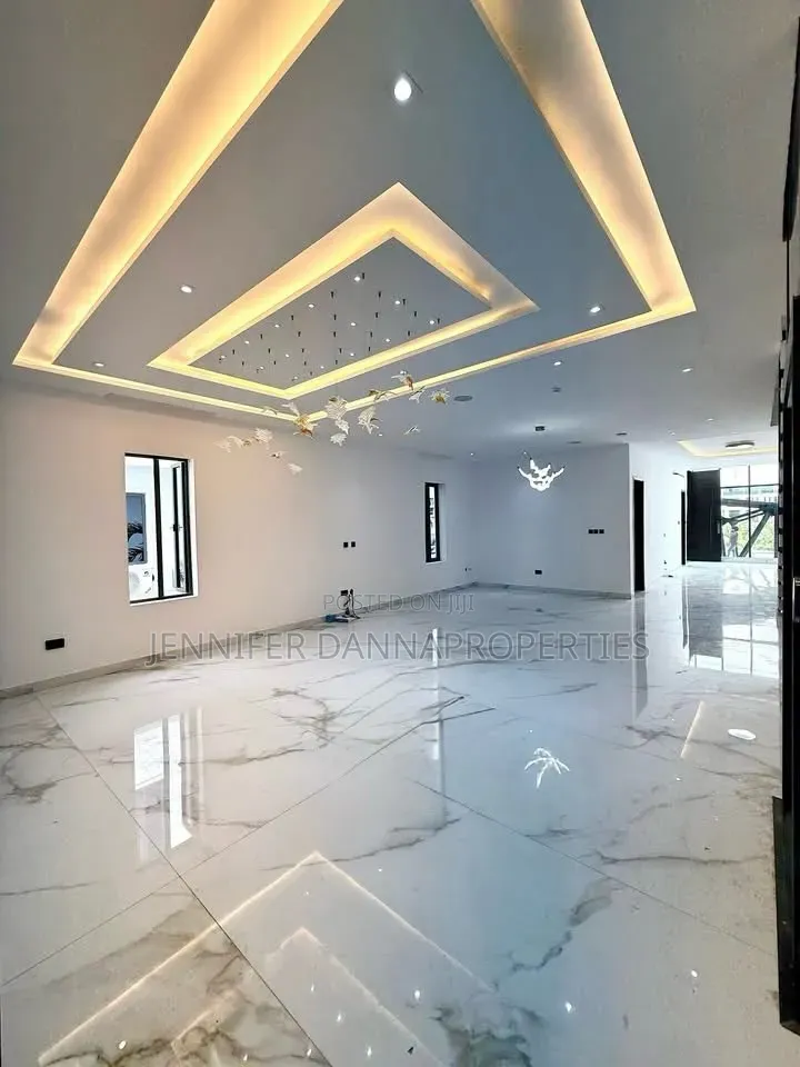 5bdrm Duplex in Ikate for sale in Ikate