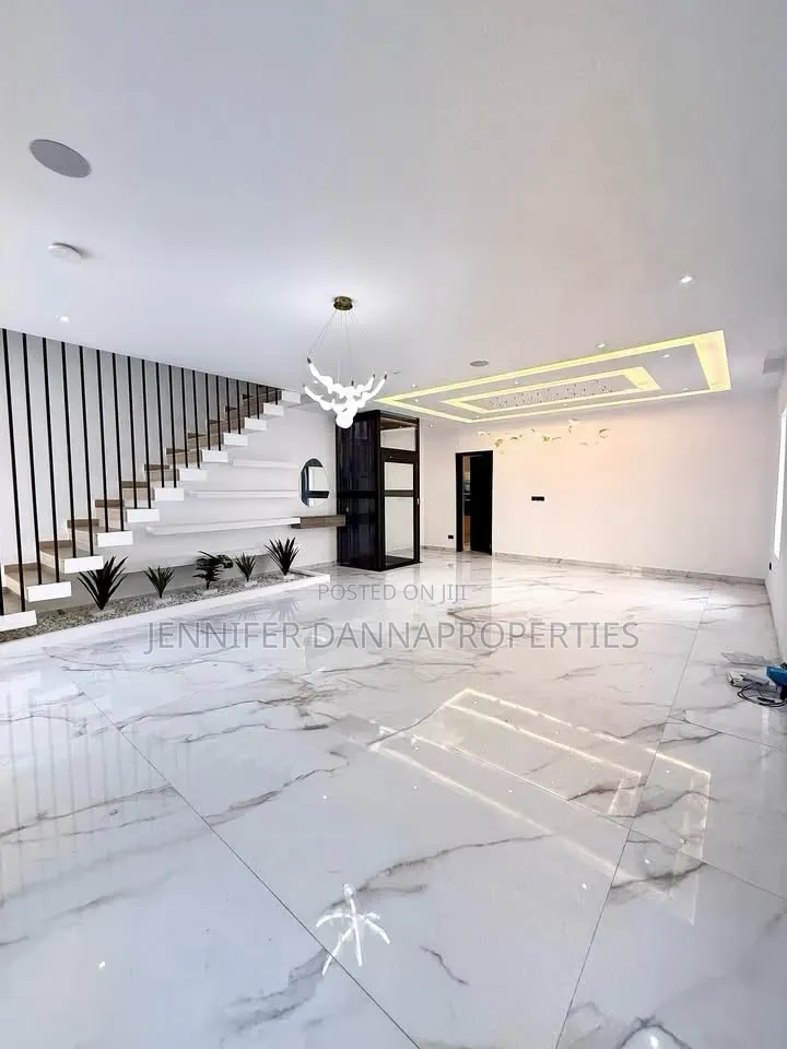 5bdrm Duplex in Ikate for sale in Ikate