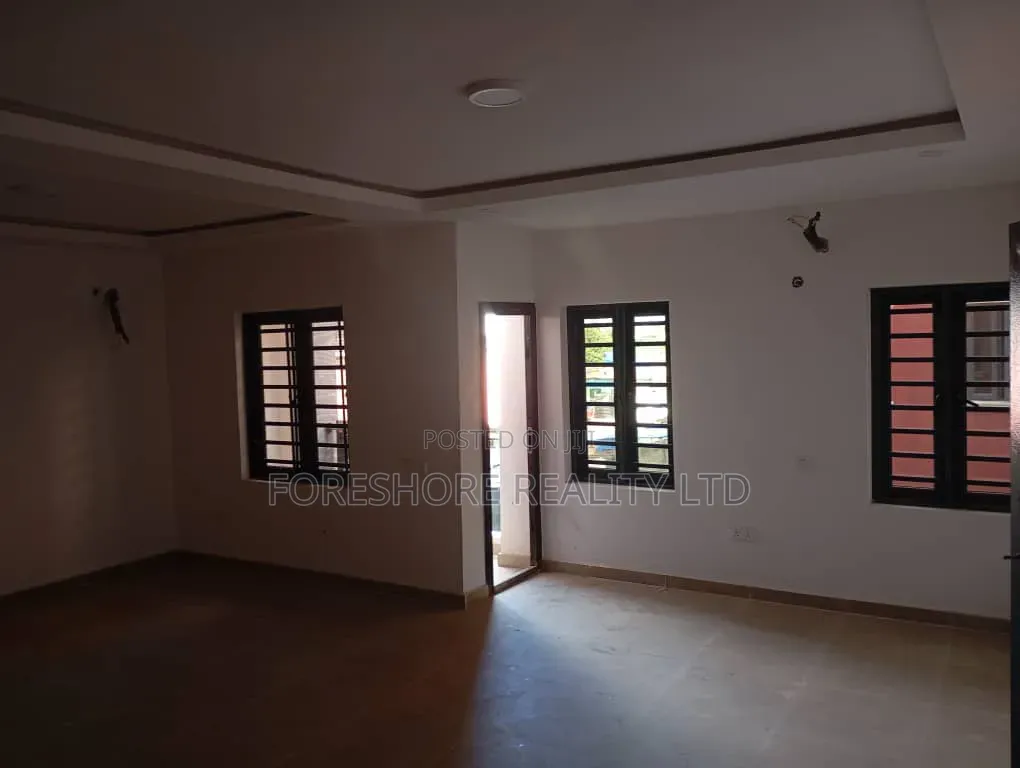 3bdrm Apartment in Mobolaji Bank for sale in Mobolaji Bank Anthony Way