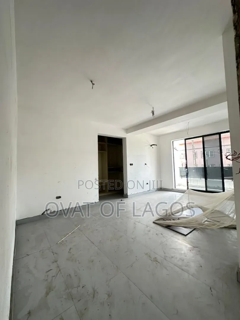2bdrm Maisonette in Lekki Phase 1 for sale in Lekki Phase 1