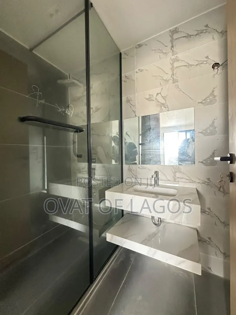 2bdrm Maisonette in Lekki Phase 1 for sale in Lekki Phase 1