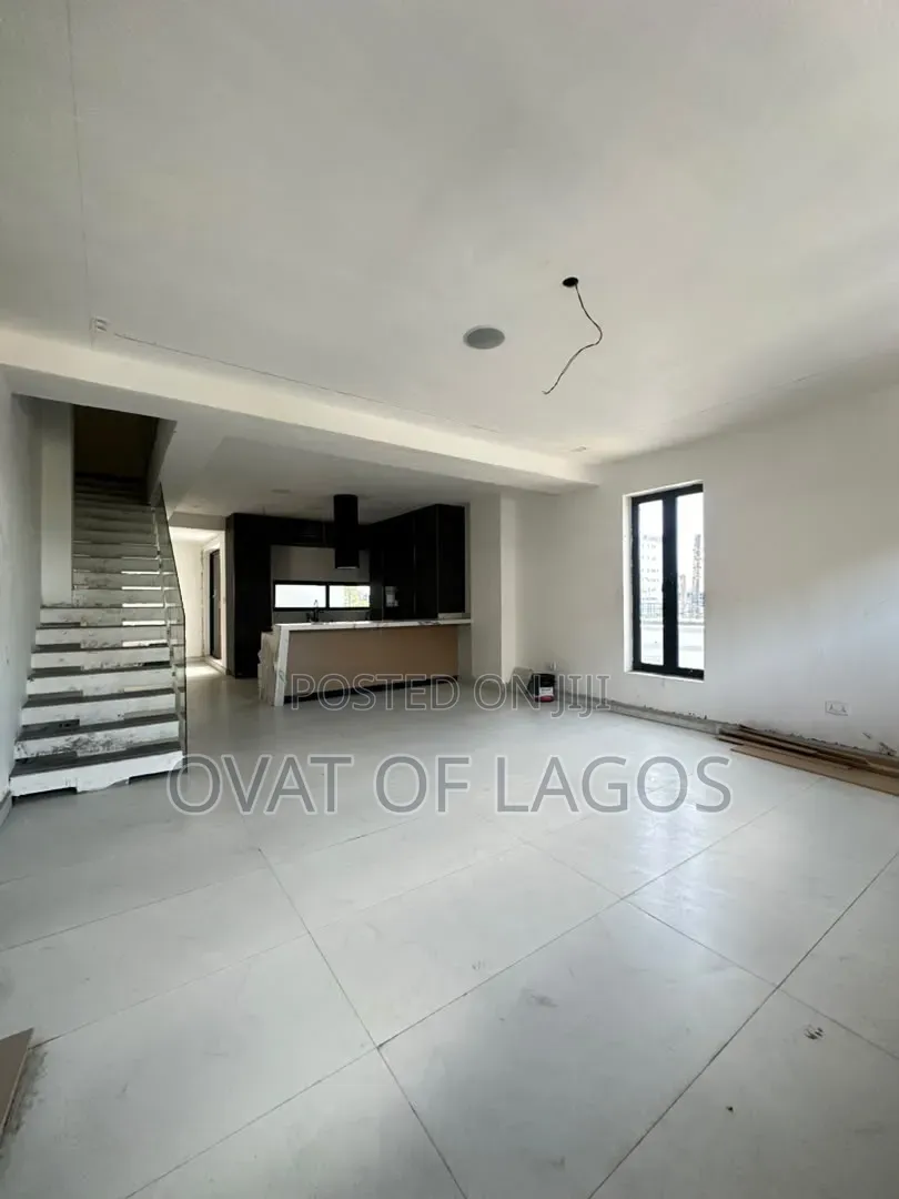2bdrm Maisonette in Lekki Phase 1 for sale in Lekki Phase 1