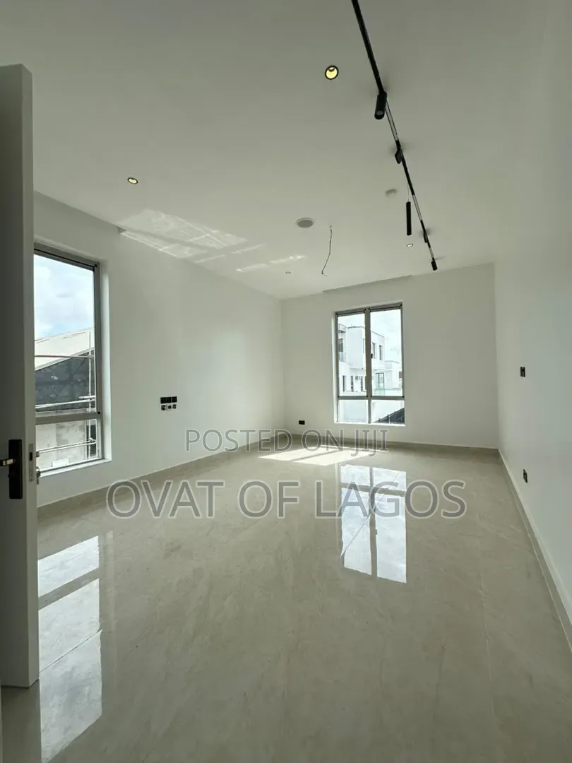6bdrm Duplex in Banana Island for sale in Banana Island