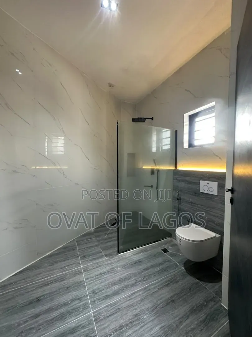5bdrm Duplex in Megamound, Ikota for sale in Ikota