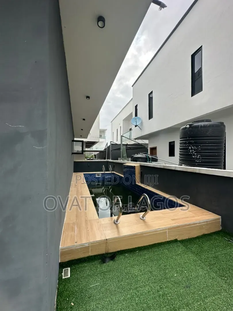 5bdrm Duplex in Megamound, Ikota for sale in Ikota