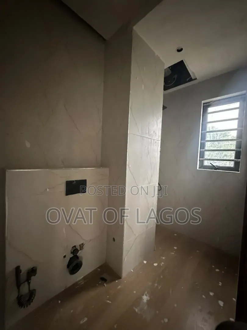 6bdrm Duplex in Pinnock, Osapa london for sale in Osapa london