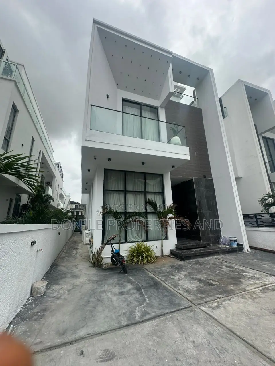 Furnished 5bdrm Duplex in Palm Residence, Idado for sale in Idado