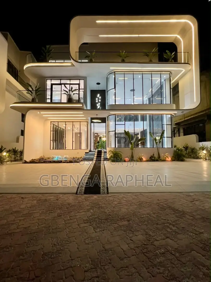 5bdrm Mansion in Osapa, Lekki for sale in Lekki