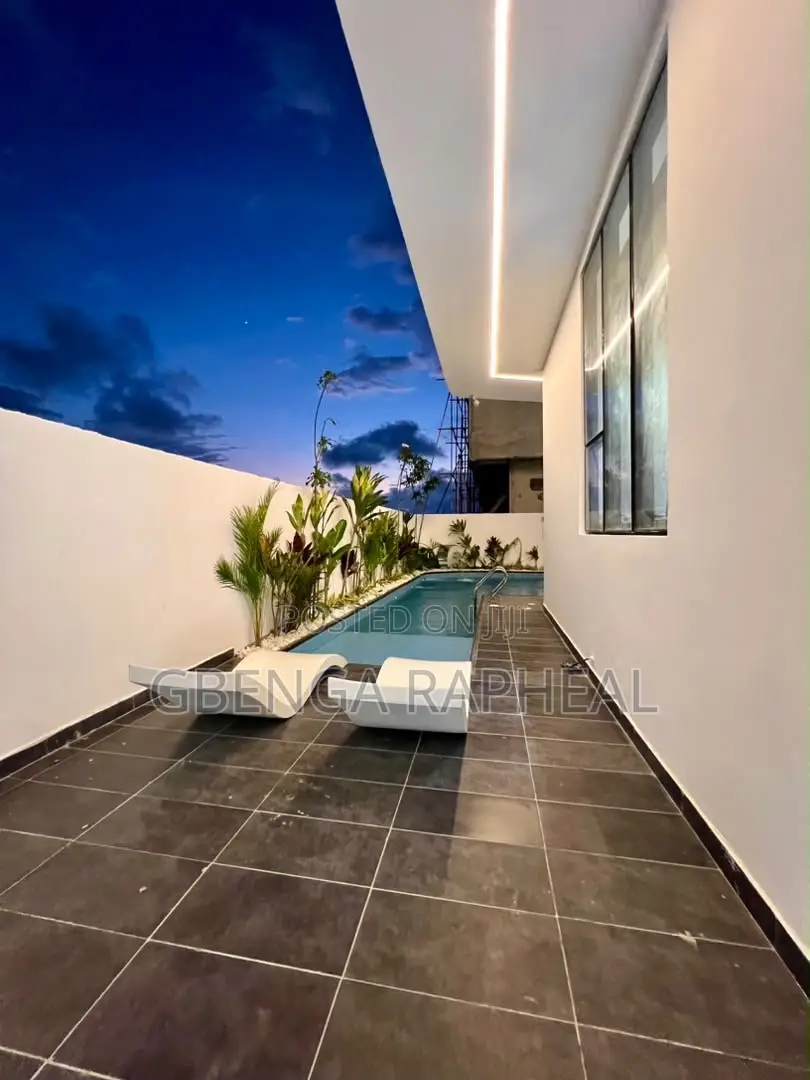 5bdrm Mansion in Osapa, Lekki for sale in Lekki