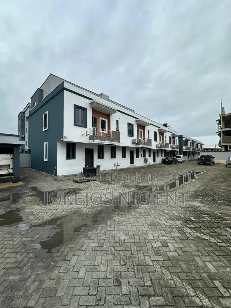3bdrm Duplex in Orchid Road, Lafiaji for sale in Lafiaji