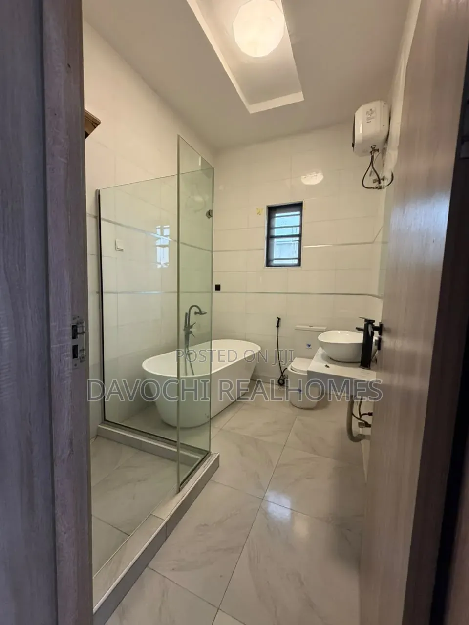 5bdrm Duplex in Chevron for rent in Chevron