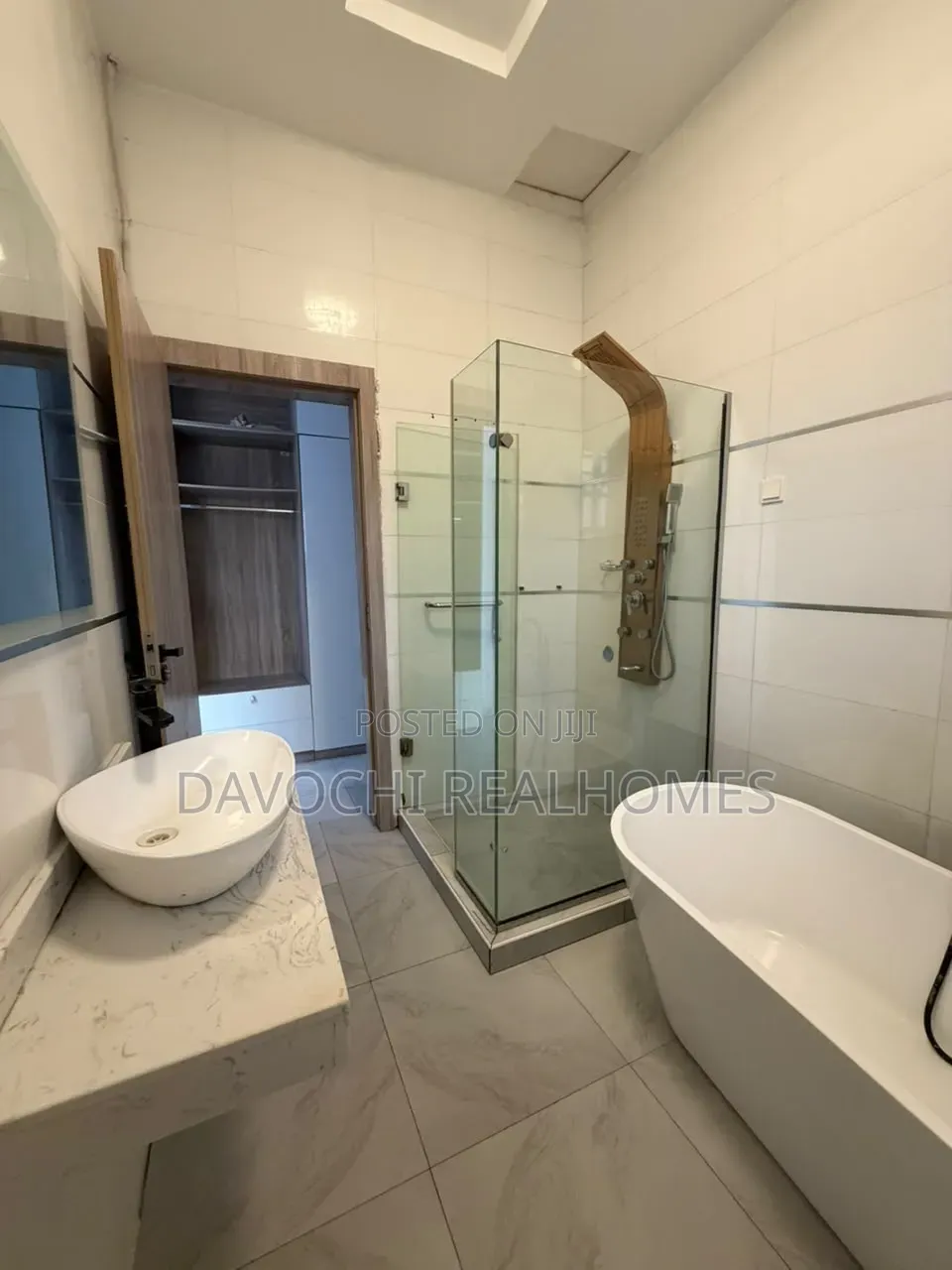 5bdrm Duplex in Chevron for rent in Chevron
