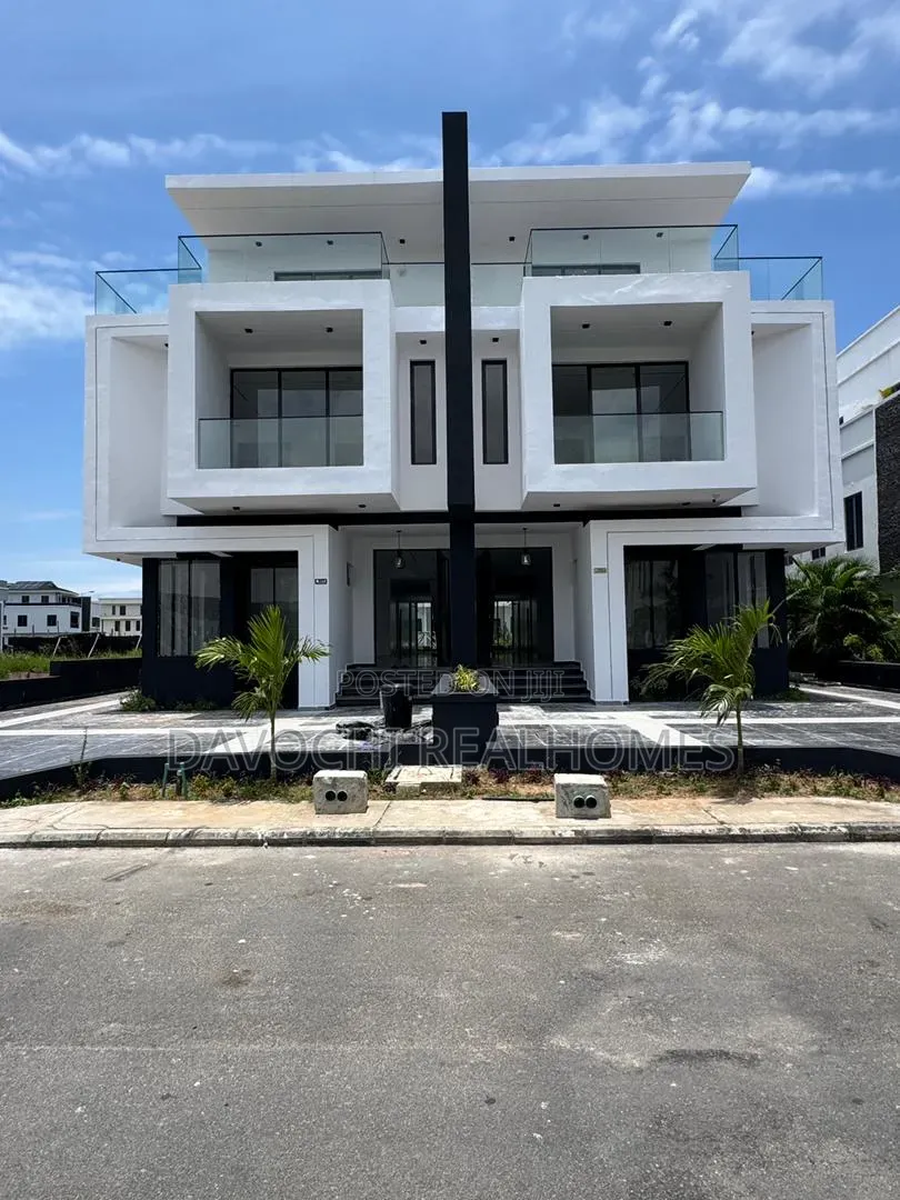 5bdrm Duplex in Ikate for sale in Ikate