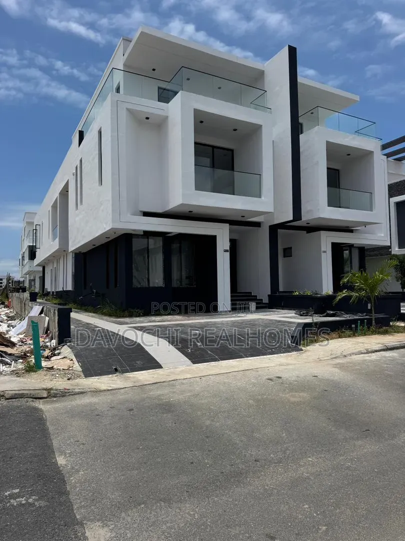 5bdrm Duplex in Ikate for sale in Ikate