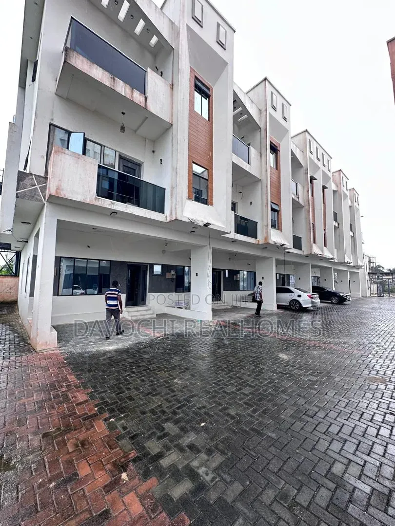 4bdrm Duplex in Lekki Expressway for sale in Lekki Expressway