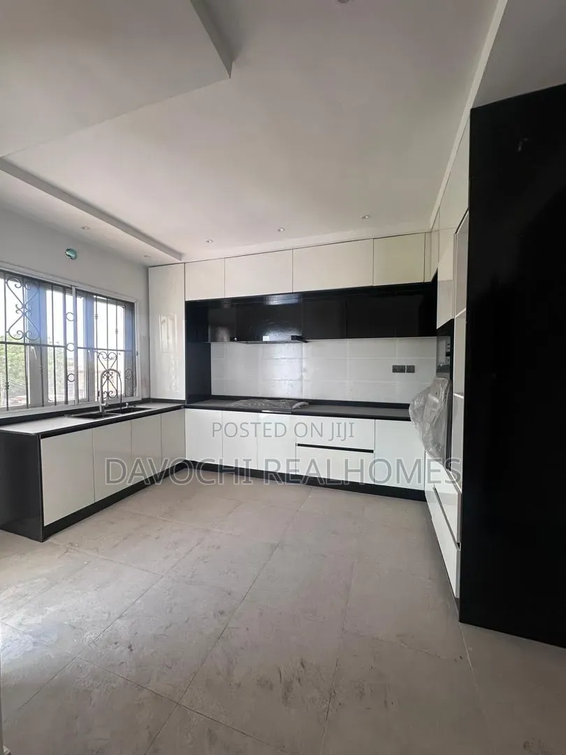 4bdrm Maisonette in Victoria Island Extension for sale in Victoria Island Extension